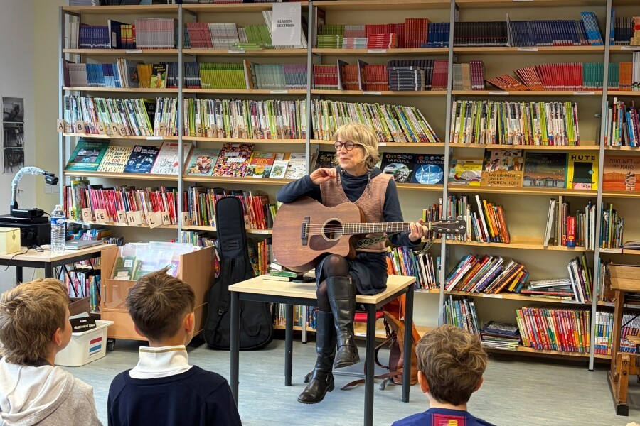 Ein besonderer Besuch: Die Autorin Gina Mayer zu Gast an unserer Schule